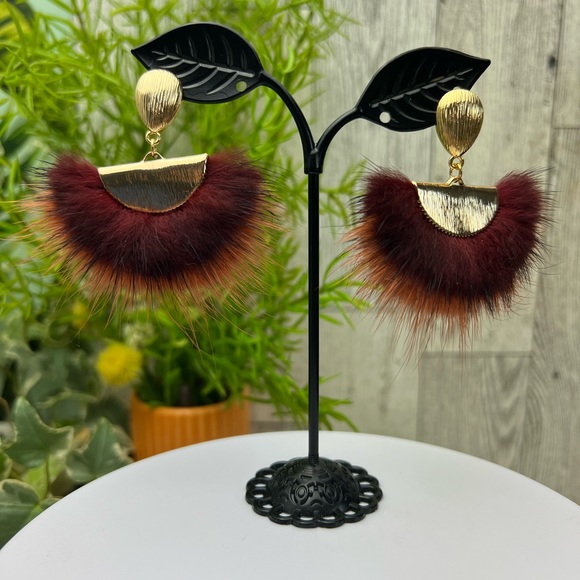 Elegant Feather Dangle Earrings - Stylish Vintage-Inspired Flapper Earrings - Picture 5 of 9